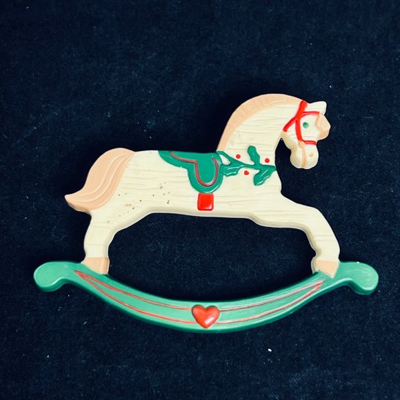 Lot of 6 Gold Tone Christmas Brooches - Picture 7 of 8